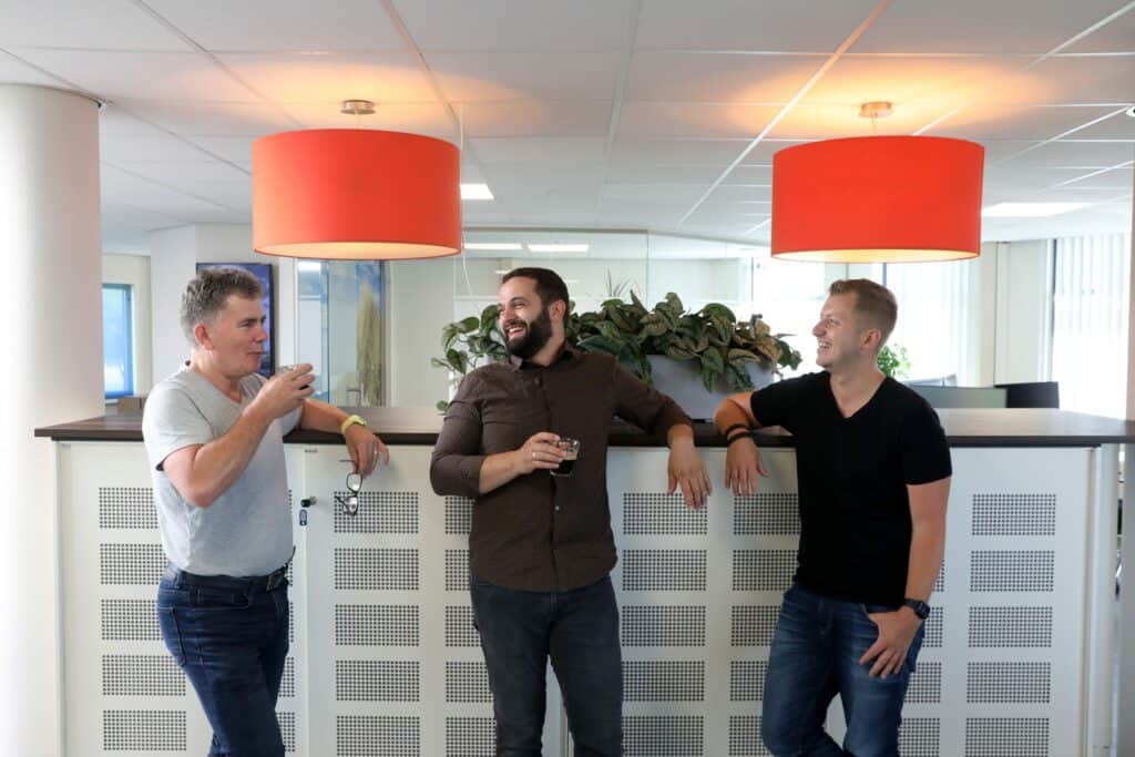 Vacatures Team-van-DTX-is-koffie-aan-het-dringen-1-scaled